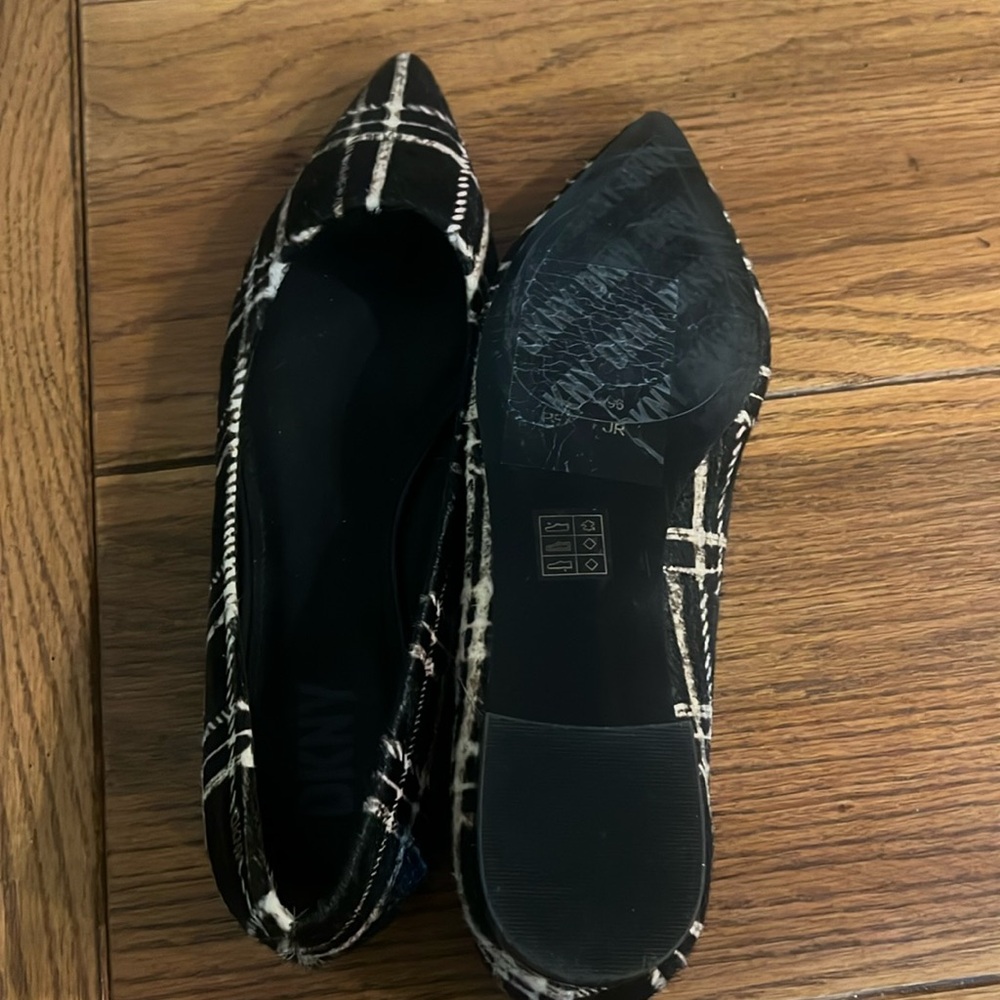 DKNY patterned flats. Size 8. Worn once.